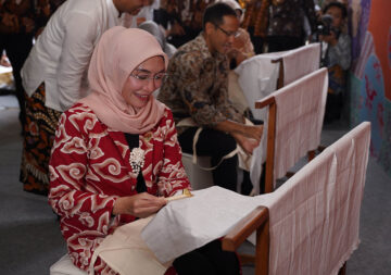 Ibu Wury Ma’ruf Amin Hadiri Perayaan Hari Batik Nasional 2023