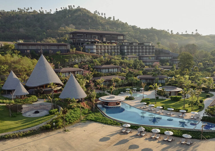 TA’AKTANA Labuan Bajo, The Luxury Collection, Marriott International, Luxury Resort, Labuan Bajo, Festive Season, Flores Culture, Luxury Travel, Christmas Celebration, New Year Celebration, Indonesia Tourism