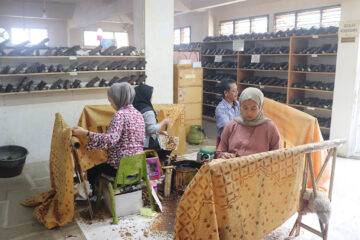 Rumah Batik Komar