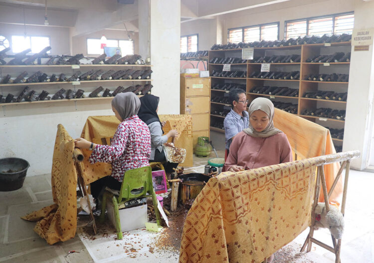 Rumah Batik Komar